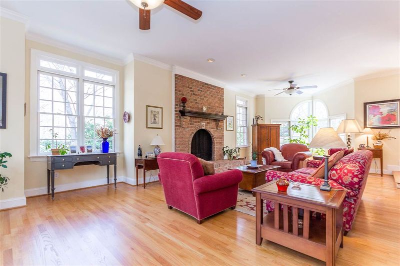 10616 Cahill Rd, Raleigh, NC 27614