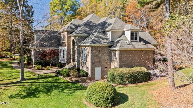 1062 Tacketts Pond Dr, Raleigh, NC 27614