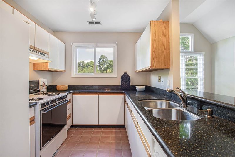 1062 Washington St #201, Raleigh, NC 27603