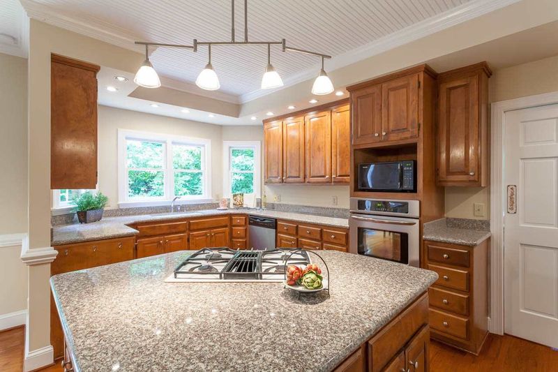 10621 Leslie Dr, Raleigh, NC 27615