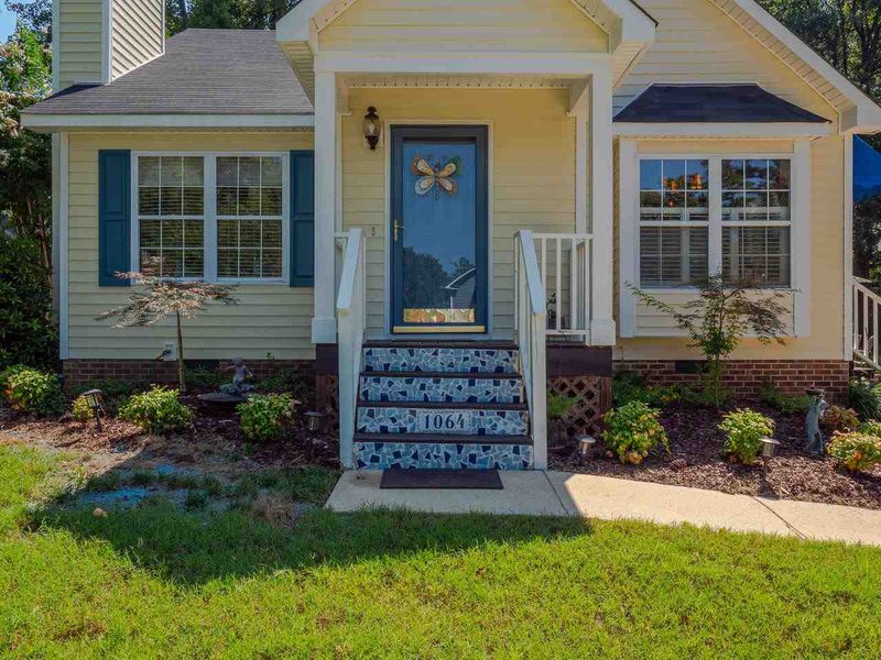 1064 Mills St, Raleigh, NC 27608