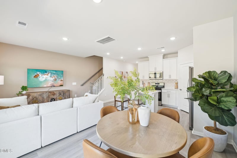 1064 Winding Spring Dr, Mebane, NC 27302