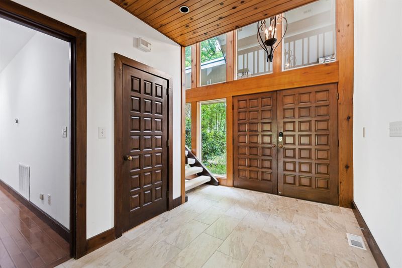 1066 Canterbury Ln, Chapel Hill, NC 27517