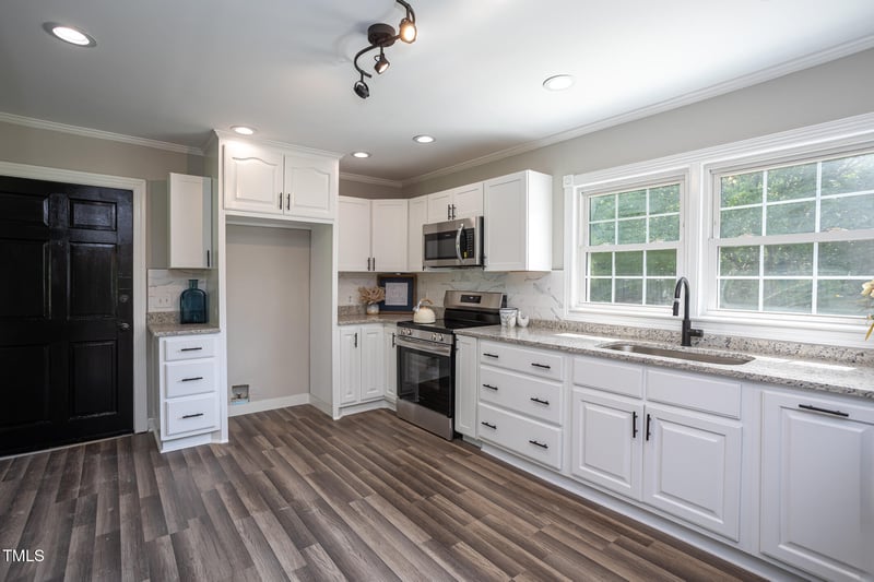 1067 Thompson Rd, Four Oaks, NC 27524