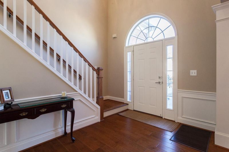 107 Blue Boar Ct, Cary, NC 27519