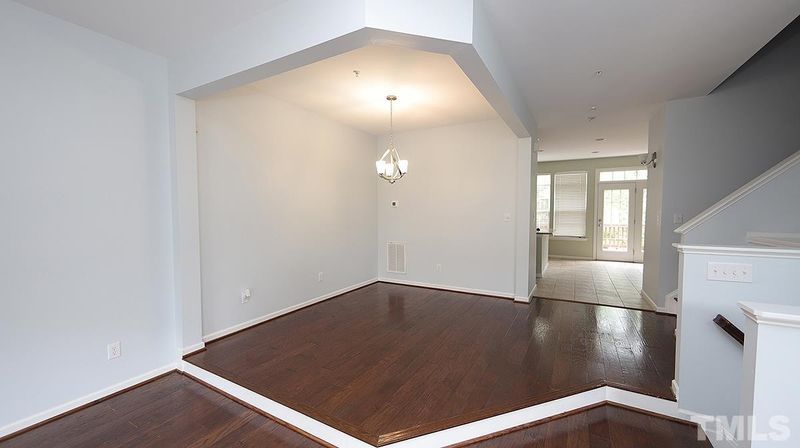 107 Cabernet Dr, Chapel Hill, NC 27516