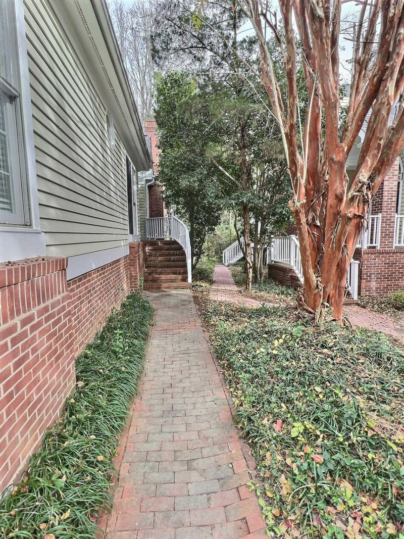 107 Cameron Glen Dr, Chapel Hill, NC 27514
