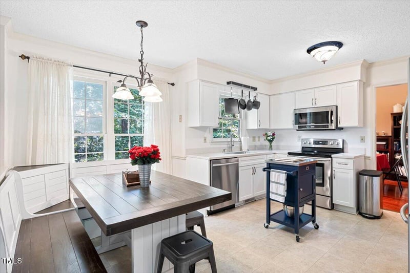 107 Canyon Rn, Cary, NC 27513