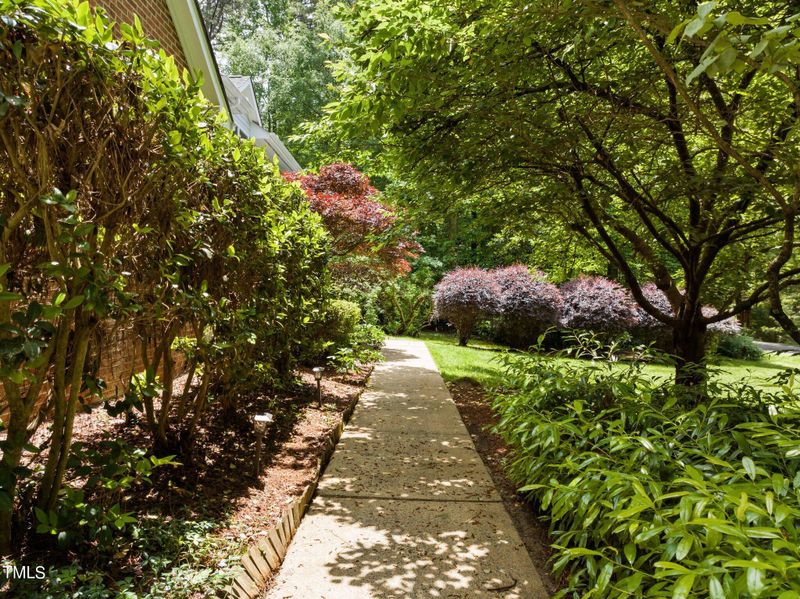 107 Cedar Hills Dr, Chapel Hill, NC 27514