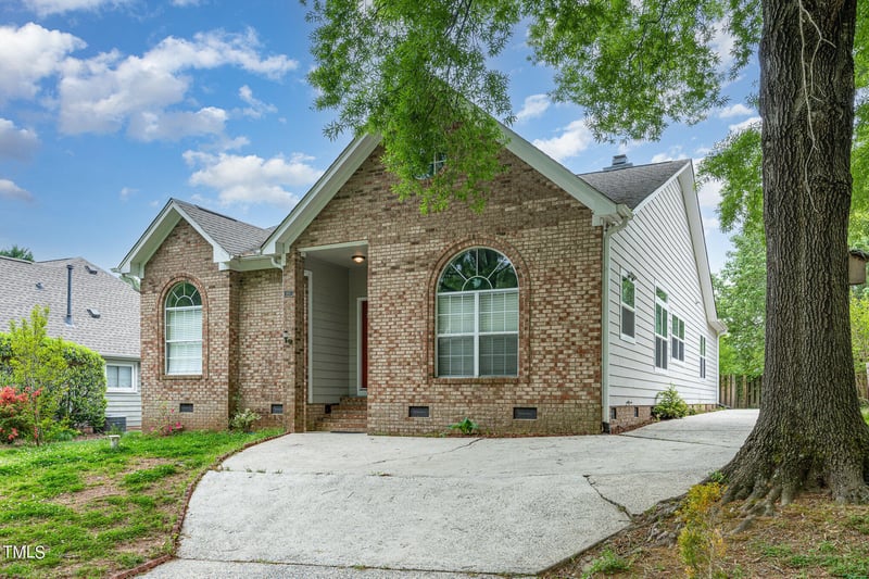 107 Covington Dr, Chapel Hill, NC 27514
