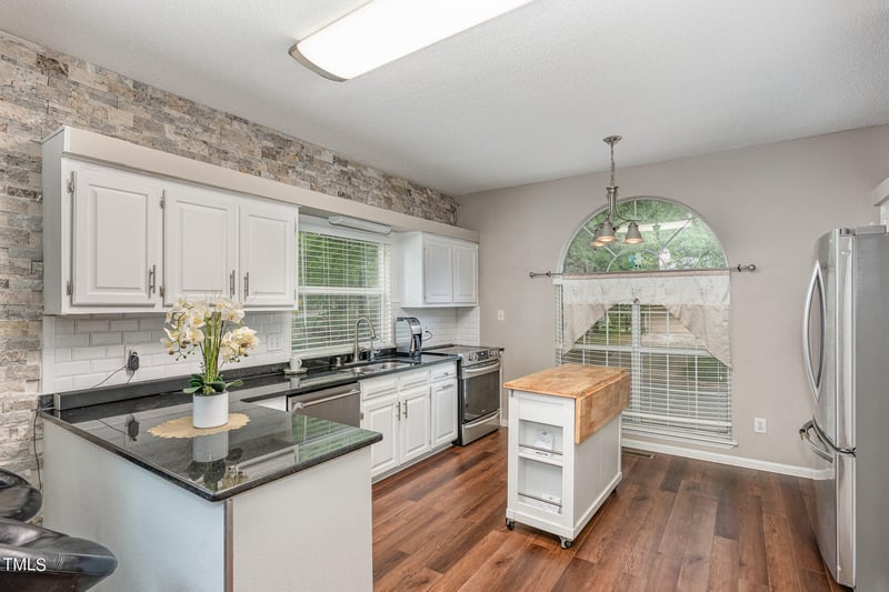 107 Covington Dr, Chapel Hill, NC 27514