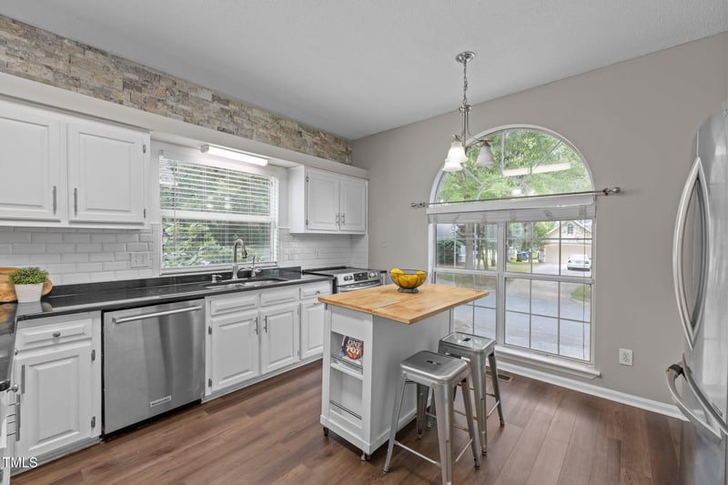 107 Covington Dr, Chapel Hill, NC 27514