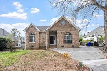 107 Covington Dr, Chapel Hill, NC 27514