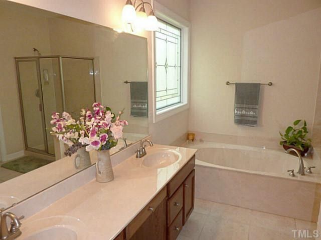 107 Cranborn Pl, Hillsborough, NC 27278