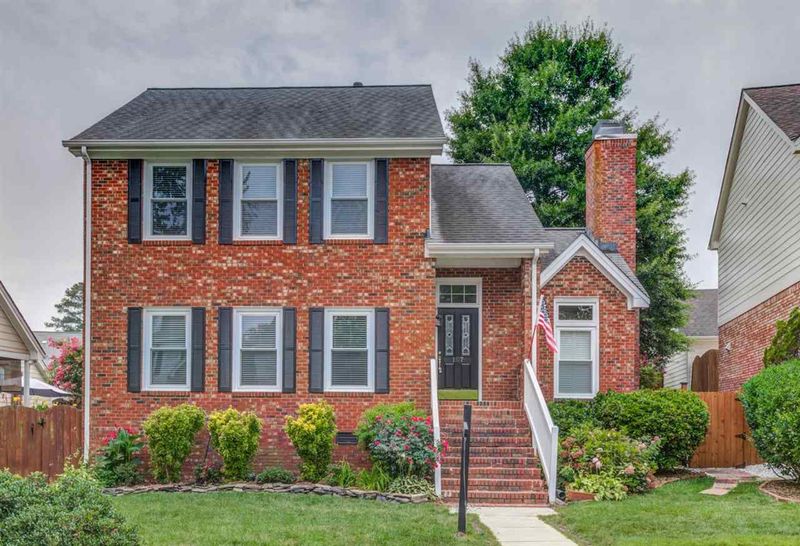 107 Cromwell Ct, Cary, NC 27513