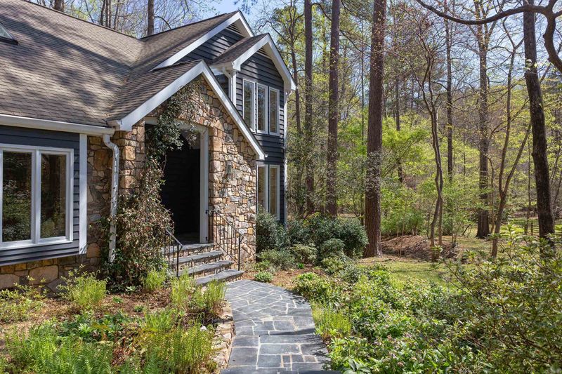 107 Darlin Cir, Chapel Hill, NC 27514