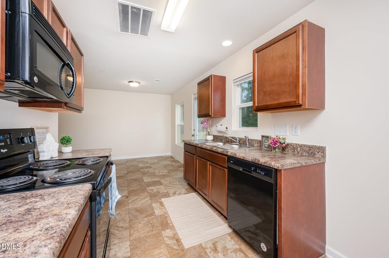 107 Deanne Ln, Coats, NC 27521