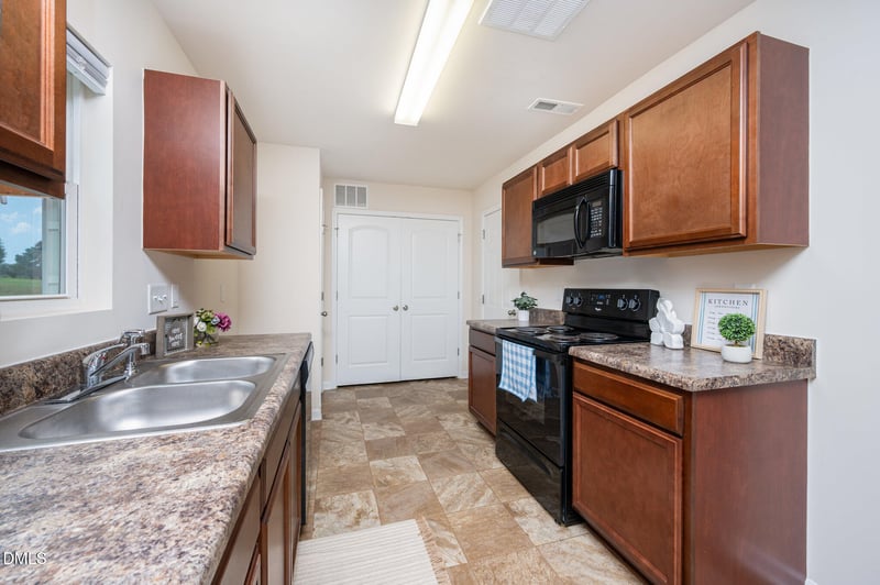 107 Deanne Ln, Coats, NC 27521
