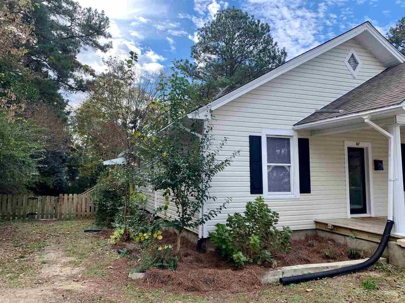 107 W E St, Erwin, NC 28339