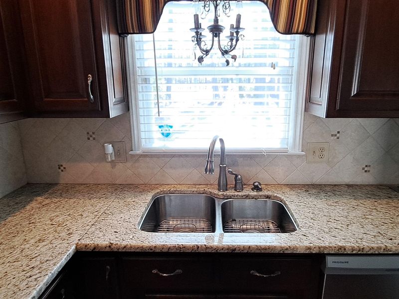 107 Easton Ct, Garner, NC 27529