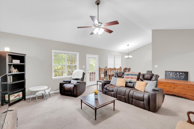107 Eubank Ct, Selma, NC 27576