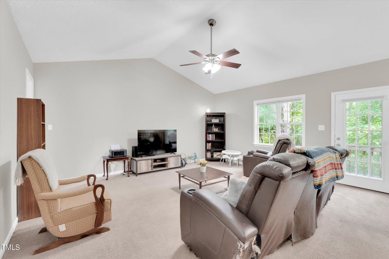 107 Eubank Ct, Selma, NC 27576