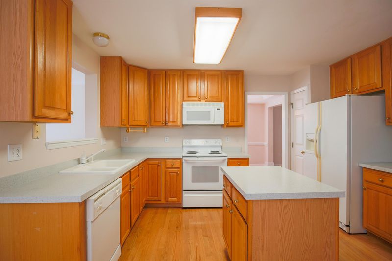 107 Forest Edge Dr, Cary, NC 27518