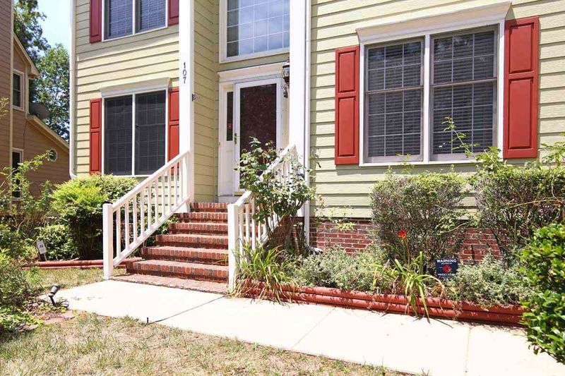 107 Frohlich Dr, Cary, NC 27513