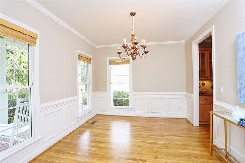 107 Gardner Cir, Chapel Hill, NC 27516