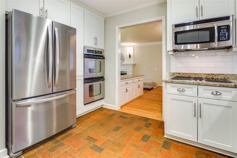 107 Greenock Ct, Cary, NC 27511