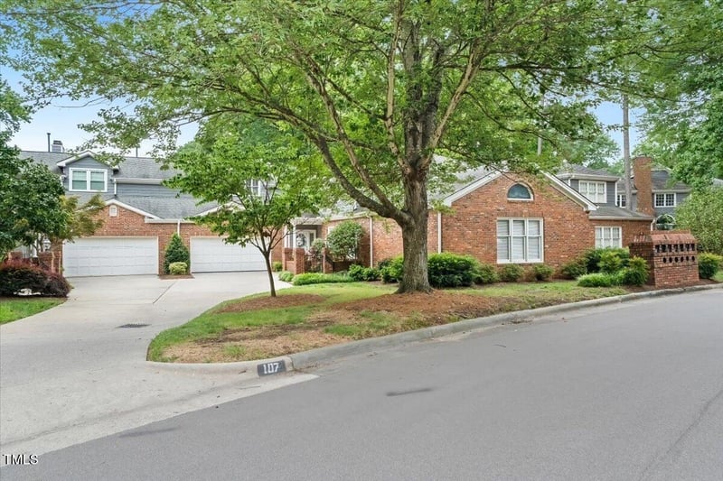 107 Greensview Dr, Cary, NC 27518