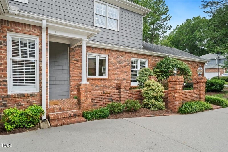 107 Greensview Dr, Cary, NC 27518