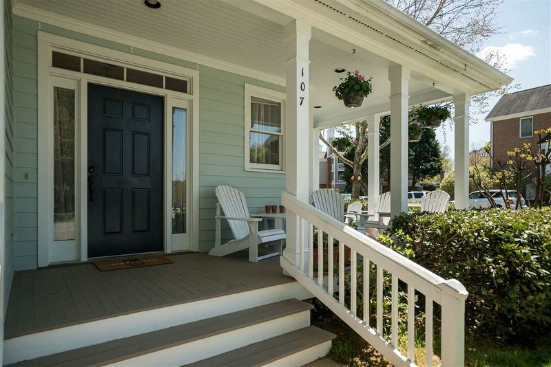 107 Greenview Dr, Chapel Hill, NC 27516