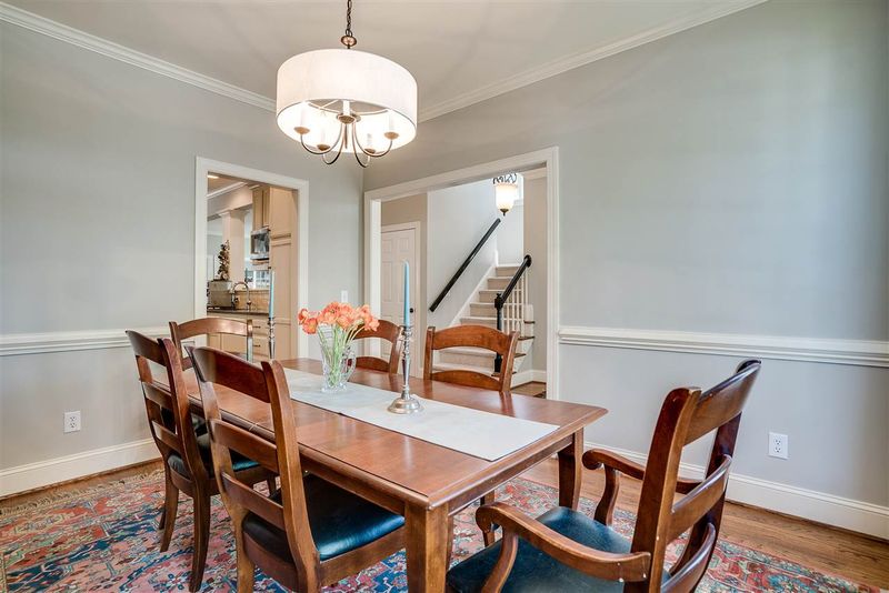 107 Greenview Dr, Chapel Hill, NC 27516