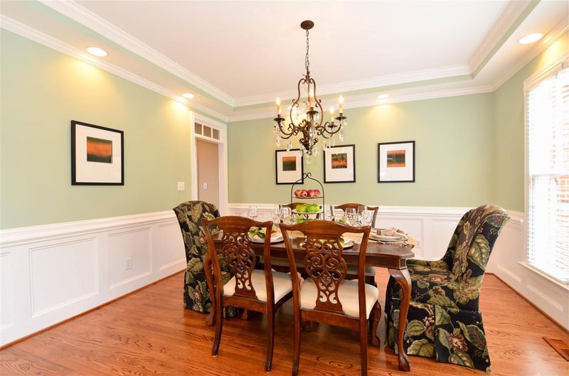 107 Greyfriars Ln, Cary, NC 27518