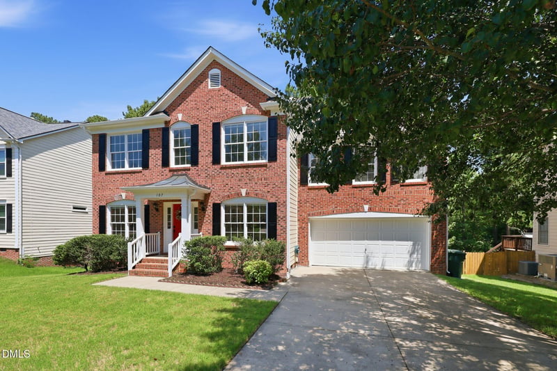 107 Holmhurst Ct, Cary, NC 27519