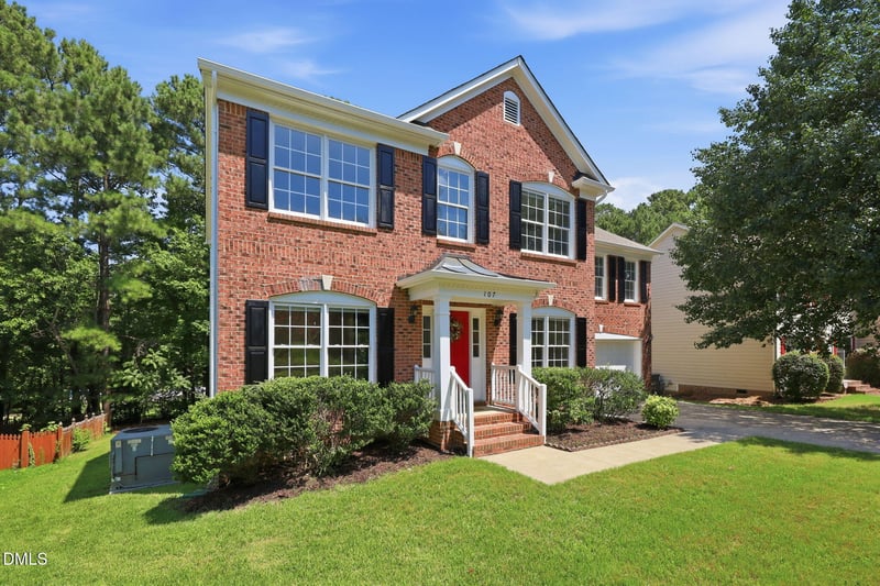107 Holmhurst Ct, Cary, NC 27519