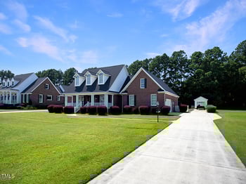 107 Knottingham Ct, Dunn, NC 28334