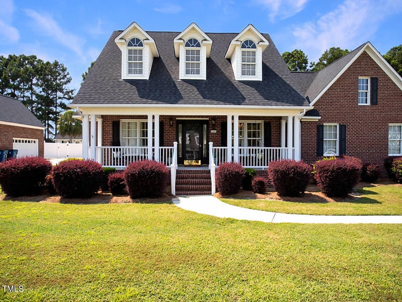 107 Knottingham Ct, Dunn, NC 28334