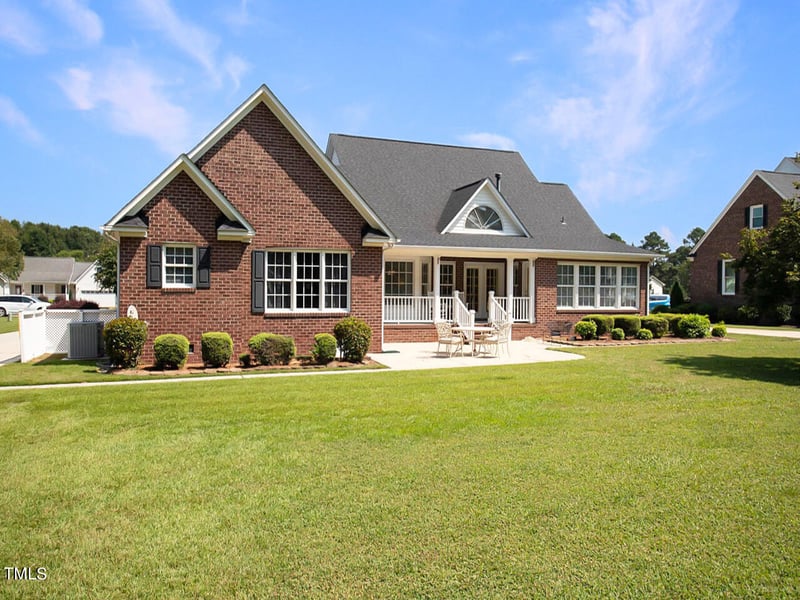 107 Knottingham Ct, Dunn, NC 28334