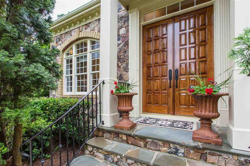 107 Lake Manor Rd, Chapel Hill, NC 27516