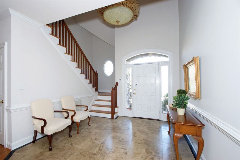 107 Meadowstone Ct, Cary, NC 27513