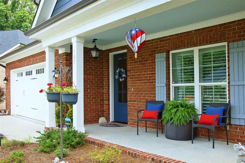 107 Moss Creek Pl, Fuquay Varina, NC 27526