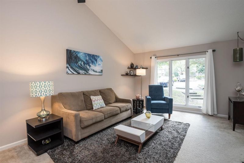 107 Mossbark Ln, Chapel Hill, NC 27514