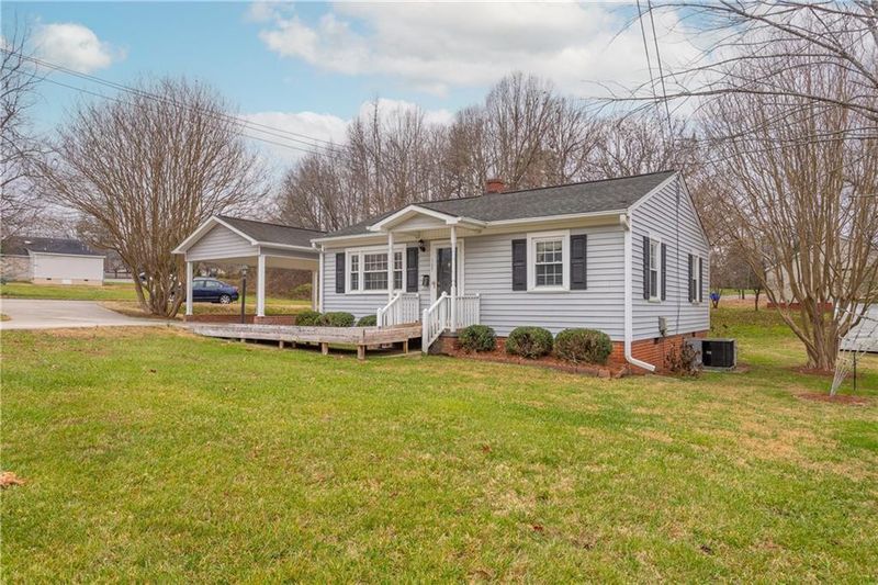 107 N Ninth St, Mebane, NC 27302