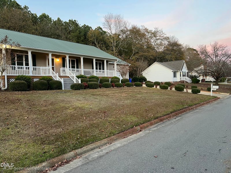 107 Oak Park Dr, Benson, NC 27504