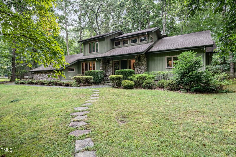 107 Oakstone Dr, Chapel Hill, NC 27514