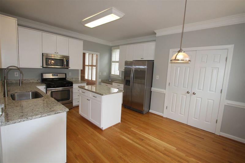 107 Parkside Cir, Chapel Hill, NC 27516