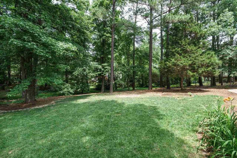 107 Peckskill Ct, Cary, NC 27519