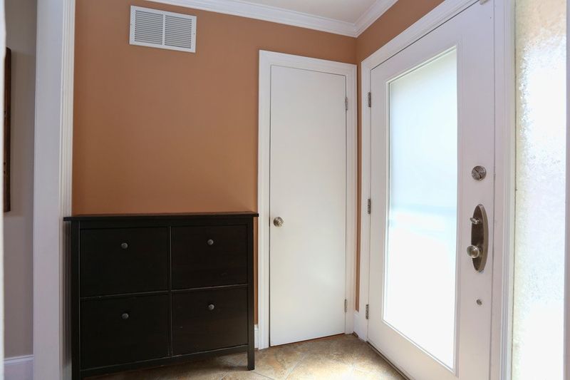 107 Roundtree Rd, Chapel Hill, NC 27514